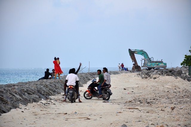 ފޮޓޯ: ރިވެޓްމަންޓް ޖެހުމުގެ މަސައްކަތް