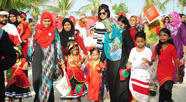 ފޮޓޯ: މިނިވަން 50 ގެ ހިނގާލުން