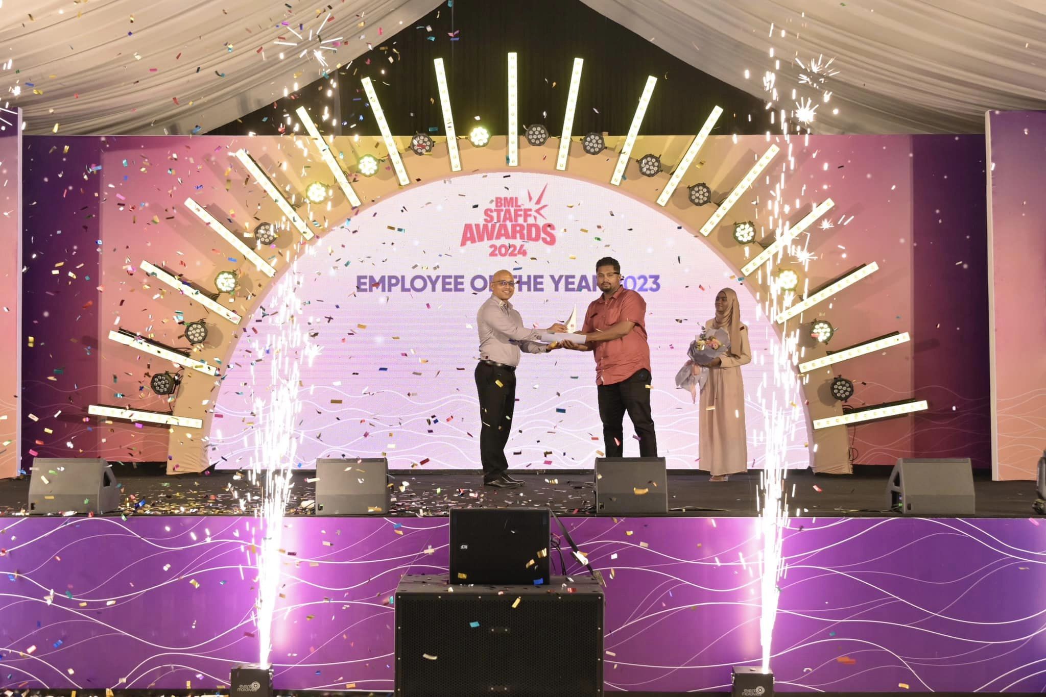 ބީއެމްއެލްއިން މުވައްޒަފުންގެ އަގުވަޒަންކޮށް އެވޯޑު ދީފި