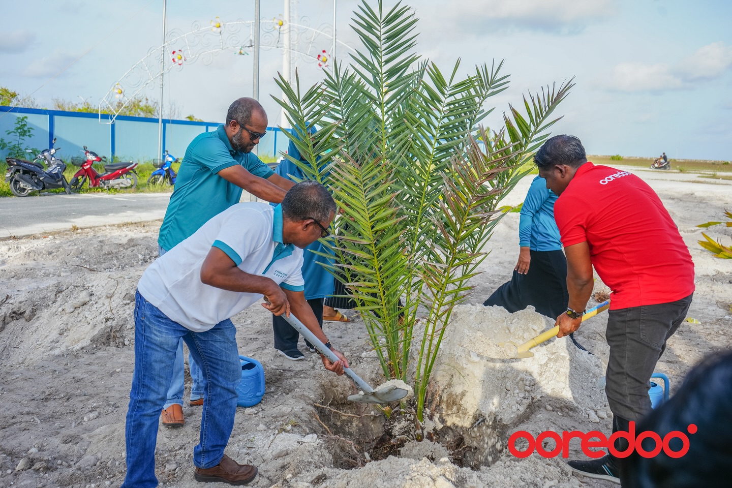 ފަސް މިލިއަން ގަސް އިންދުމުގެ މަޝްރޫއުގެ ދަށުން އޭދަފުށީގައި 60 ރުއް އިންދައިފި