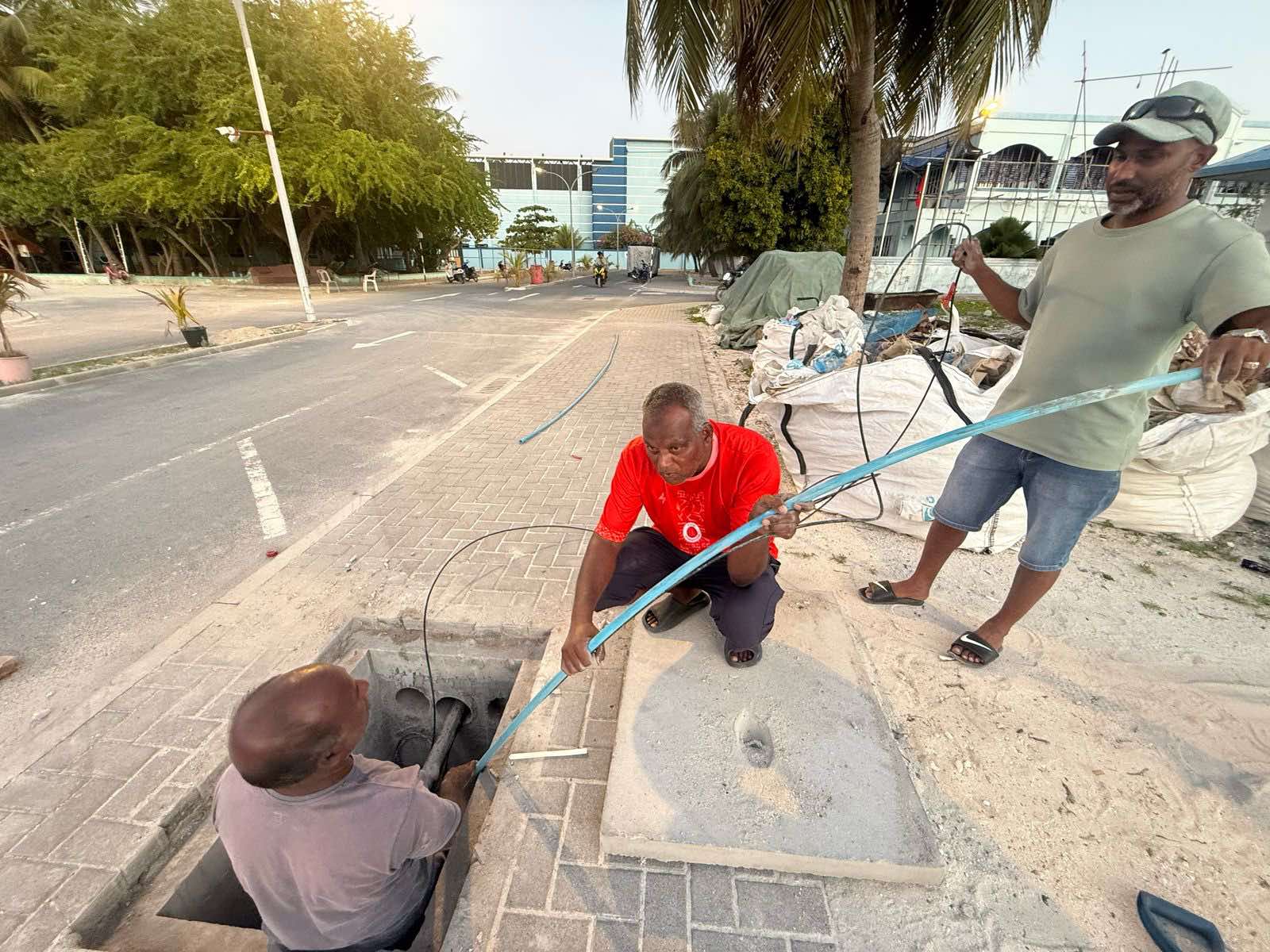 އޭދަފުށީ ބަނދަރު ސަރަހައްދުގައި ސީސީޓީވީ ކެމެރާ ހަރުކުރުމުގެ މަސައްކަތް ފަށައިފި