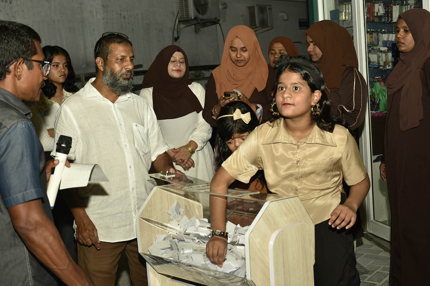 ފްރެންޑް މީ ރޯދަ ސޭލްގެ ނަސީބުވެރިން ހޮވައިފި