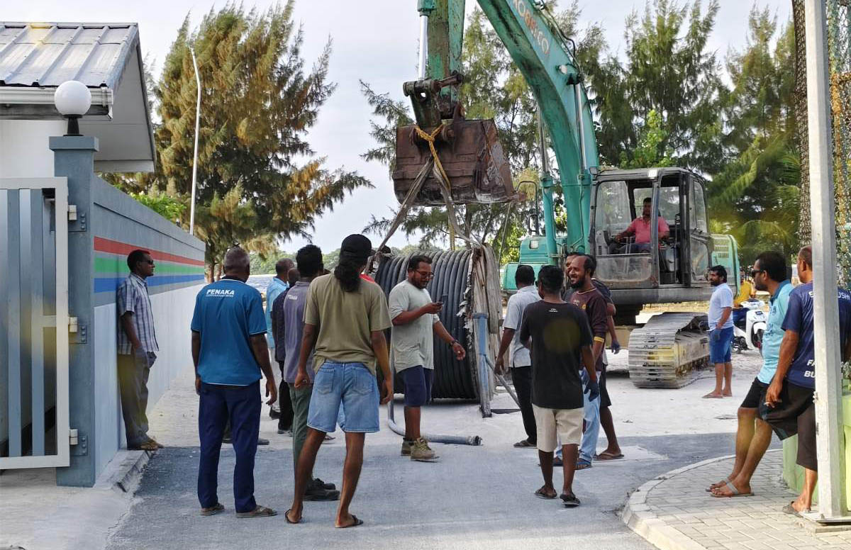 ކޭބަލަކަށް ގެއްލުންވެ، ބޮޑު ބަޔަކުން ކަރަންޓް ކެނޑިއްޖެ