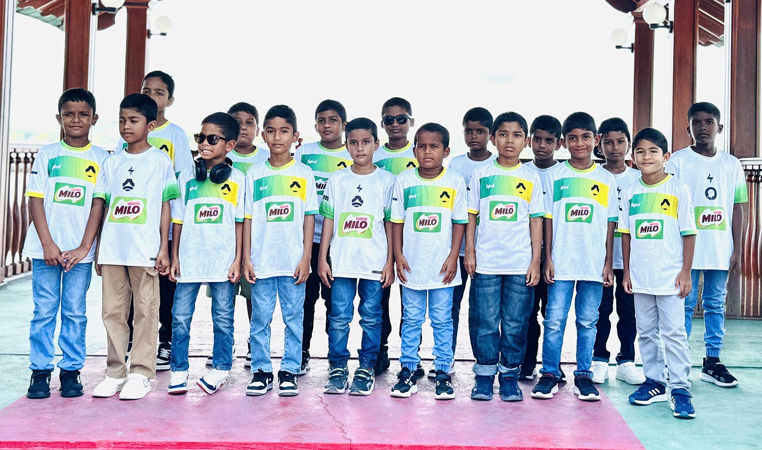 މައިލޯ ސްވޭމް ޖޫނިއާސް ގައި ވާދަކުރަން އާޖީލަކަށް އޭދަފުށި ޓީމު މާލެ އަށް