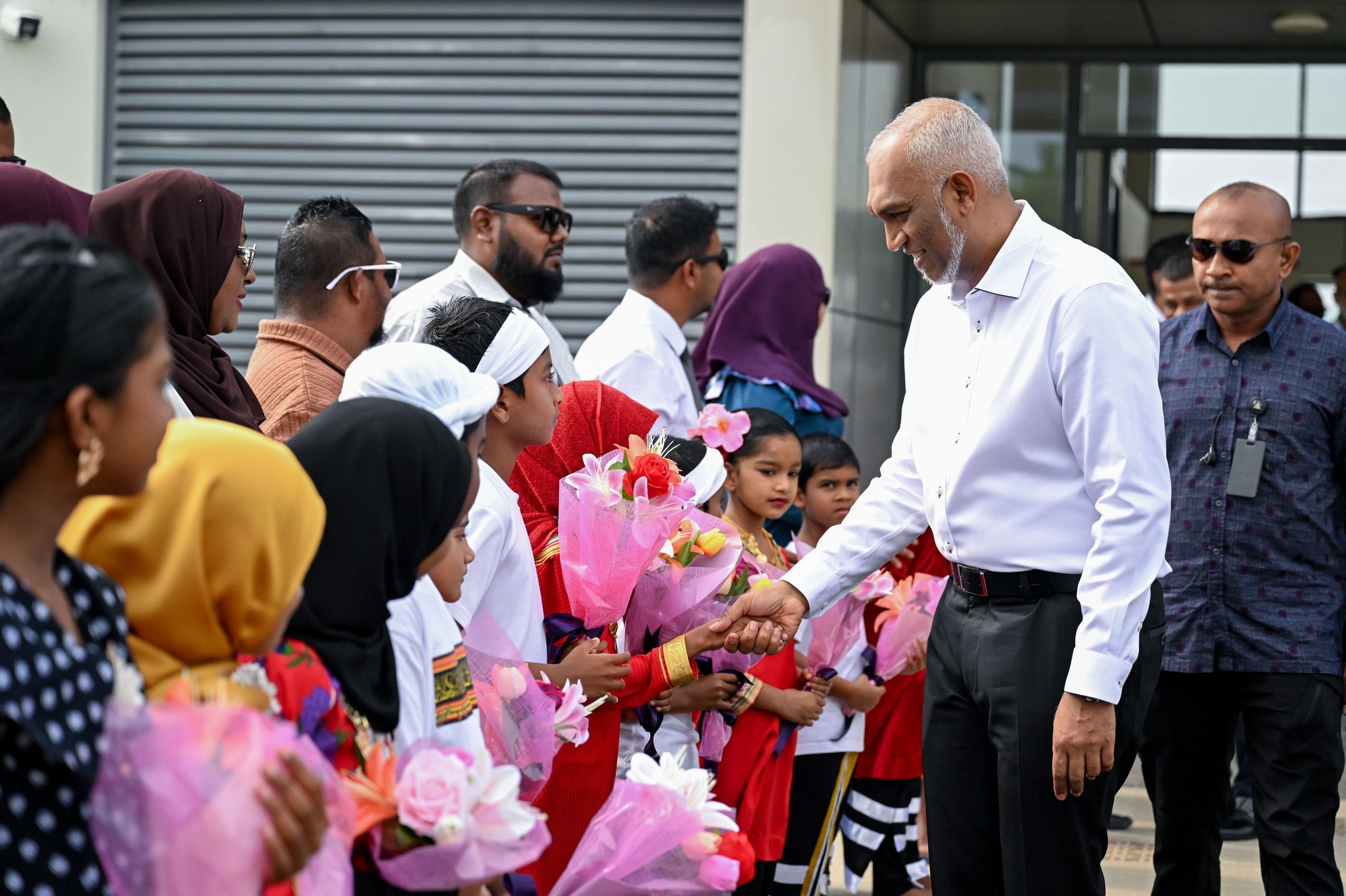 ރައީސް، ނ. އަތޮޅަށް ވަޑައިގެންފި
